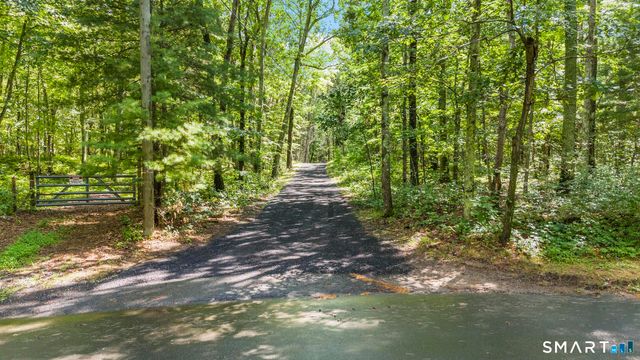 20 Morris Road, Woodbridge, CT 06525