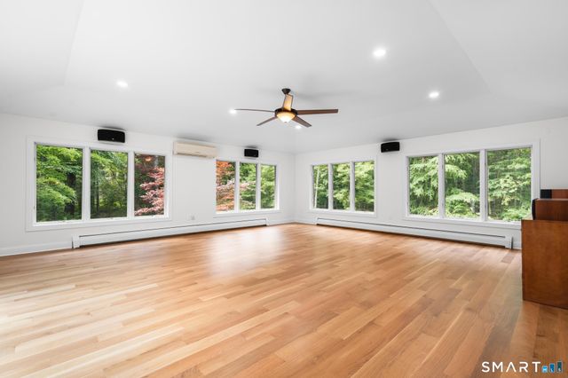 20 Morris Road, Woodbridge, CT 06525