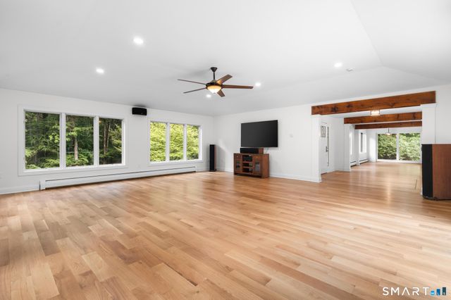 20 Morris Road, Woodbridge, CT 06525