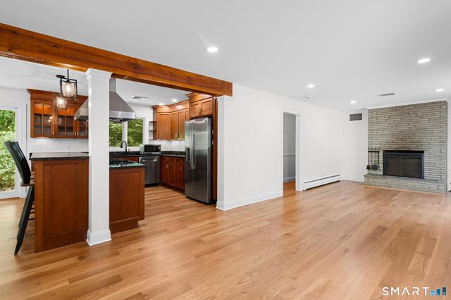 20 Morris Road, Woodbridge, CT 06525