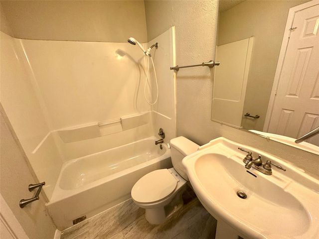 2508 S Center Street S, Arlington, TX 76014