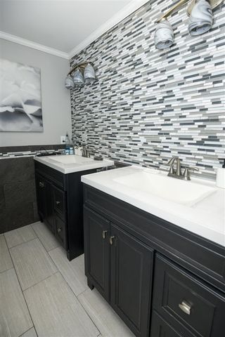 3242 Salem Drive, Rochester Hills, MI 48306