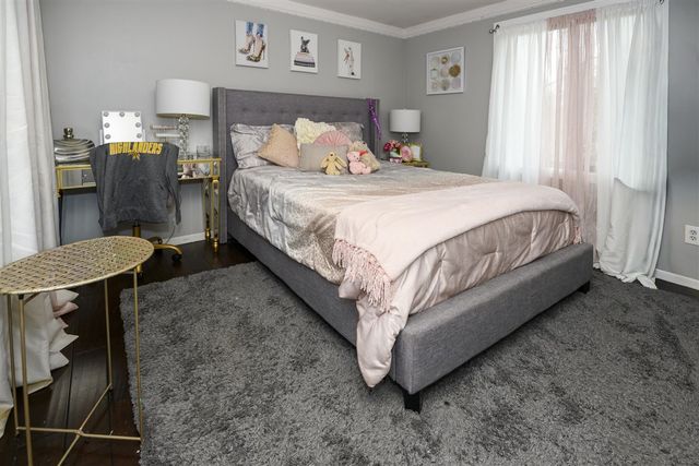 3242 Salem Drive, Rochester Hills, MI 48306