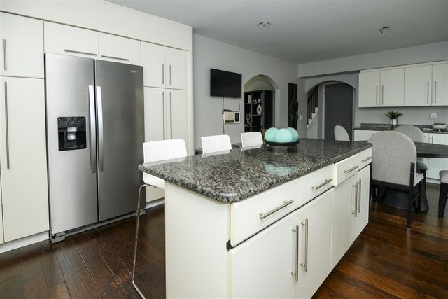 3242 Salem Drive, Rochester Hills, MI 48306