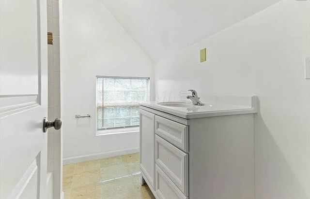 369 N Monroe Avenue, Columbus, OH 43203