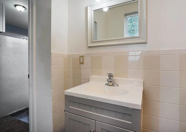 369 N Monroe Avenue, Columbus, OH 43203