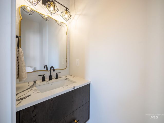 1590 N Watershed Ln, Star, ID 83669