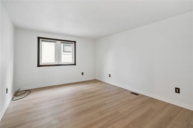 675 College St A, Shadyside, PA 15232