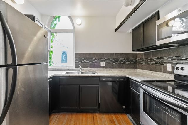 675 College St A, Shadyside, PA 15232