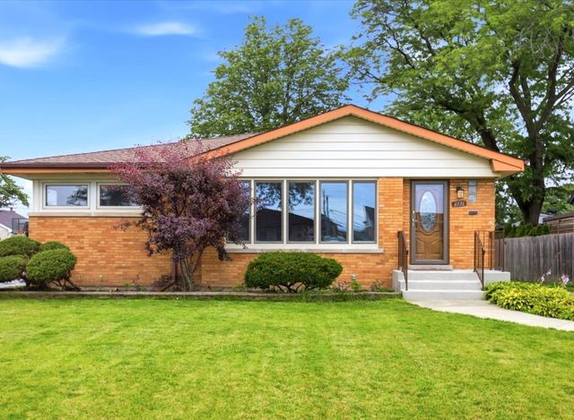 6936 W Oakton Court, Niles, IL 60714