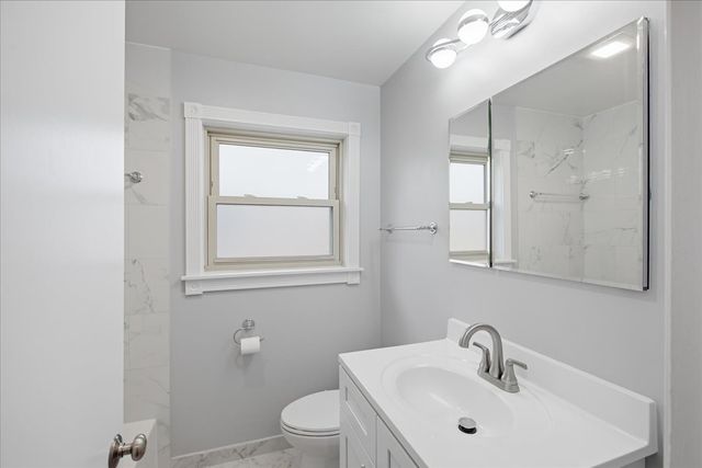6936 W Oakton Court, Niles, IL 60714