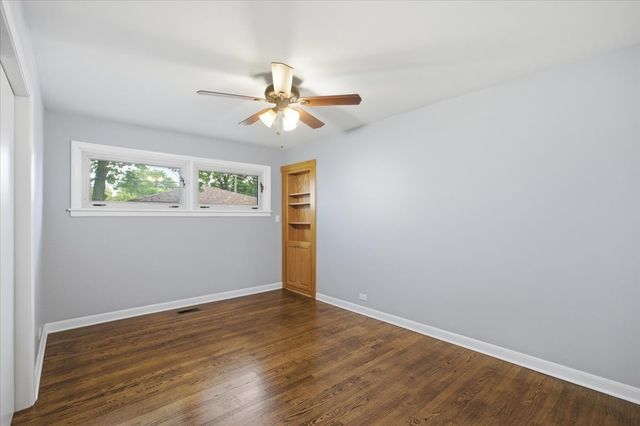 6936 W Oakton Court, Niles, IL 60714