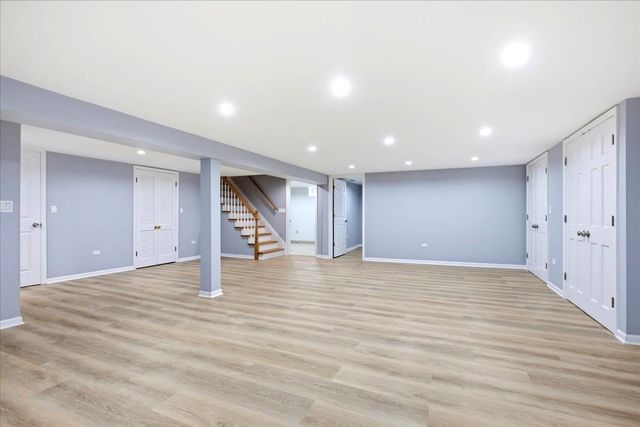 6936 W Oakton Court, Niles, IL 60714