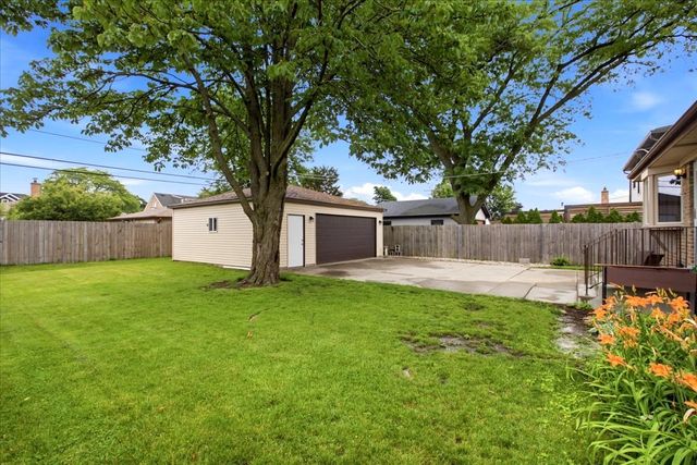 6936 W Oakton Court, Niles, IL 60714