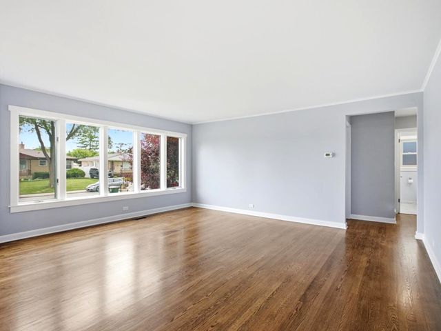 6936 W Oakton Court, Niles, IL 60714