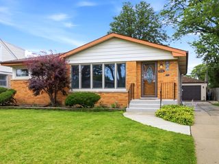 6936 W Oakton Court, Niles, IL 60714