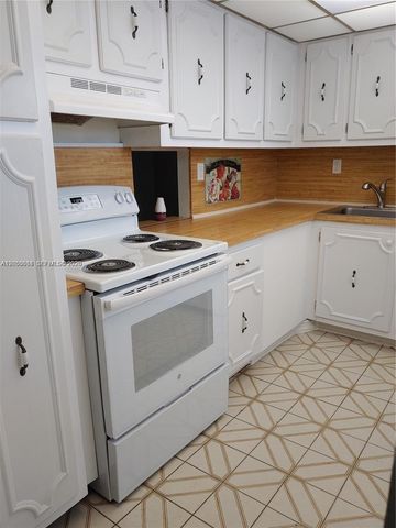 7705 Abbott Avenue 304, Miami Beach, FL 33141