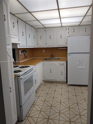 7705 Abbott Avenue 304, Miami Beach, FL 33141