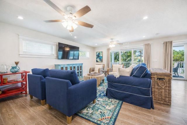 332 AVENIDA DE MAYO, Sarasota, FL 34242