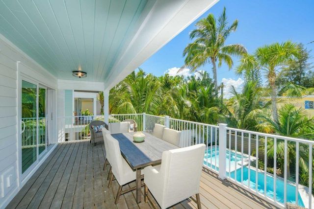 332 AVENIDA DE MAYO, Sarasota, FL 34242