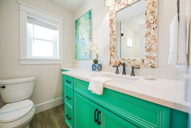 332 AVENIDA DE MAYO, Sarasota, FL 34242