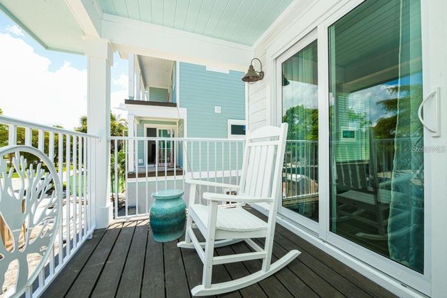 332 AVENIDA DE MAYO, Sarasota, FL 34242