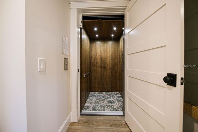 332 AVENIDA DE MAYO, Sarasota, FL 34242