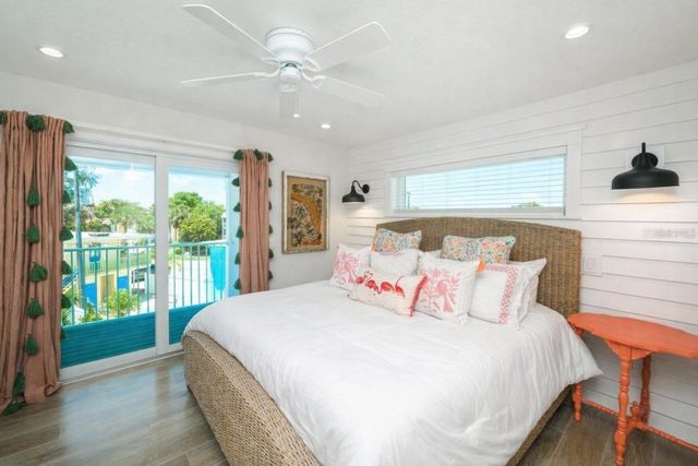 332 AVENIDA DE MAYO, Sarasota, FL 34242