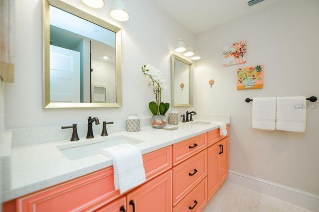 332 AVENIDA DE MAYO, Sarasota, FL 34242