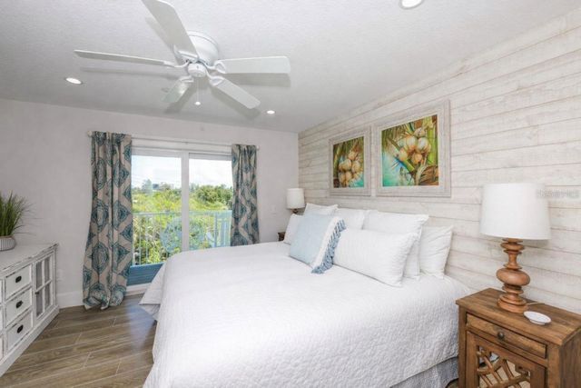 332 AVENIDA DE MAYO, Sarasota, FL 34242