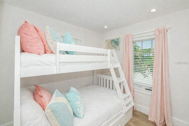 332 AVENIDA DE MAYO, Sarasota, FL 34242