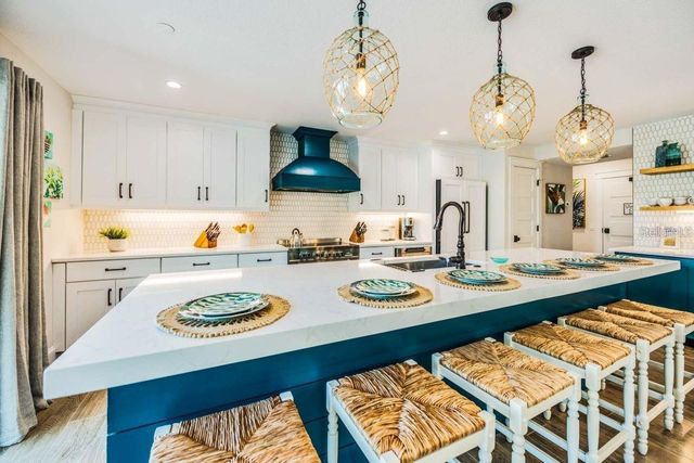 332 AVENIDA DE MAYO, Sarasota, FL 34242