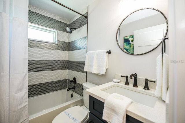 332 AVENIDA DE MAYO, Sarasota, FL 34242