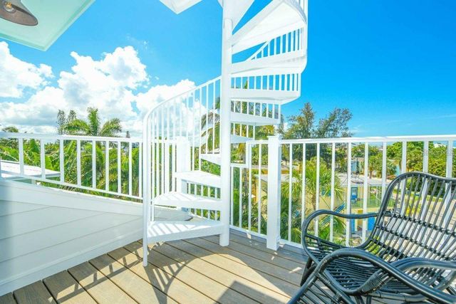 332 AVENIDA DE MAYO, Sarasota, FL 34242