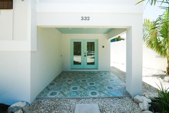 332 AVENIDA DE MAYO, Sarasota, FL 34242