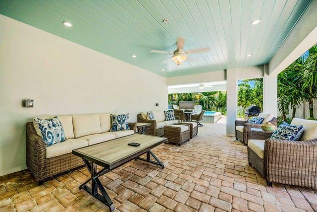 332 AVENIDA DE MAYO, Sarasota, FL 34242