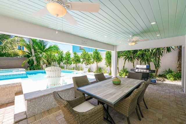 332 AVENIDA DE MAYO, Sarasota, FL 34242