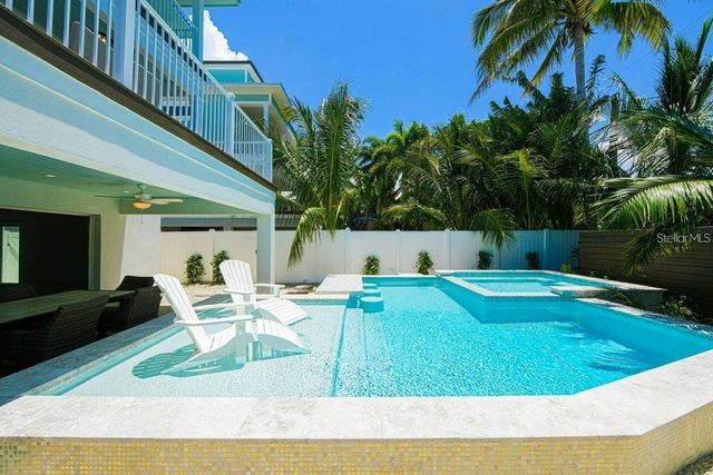 332 AVENIDA DE MAYO, Sarasota, FL 34242