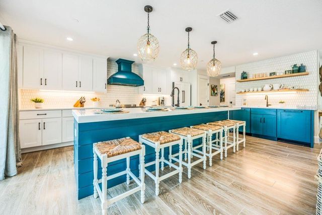 332 AVENIDA DE MAYO, Sarasota, FL 34242