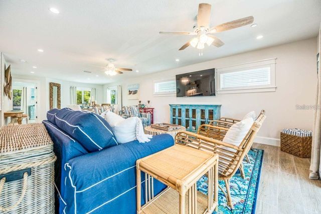 332 AVENIDA DE MAYO, Sarasota, FL 34242