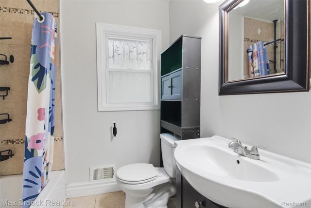 1448 E HARRY Avenue, Hazel Park, MI 48030