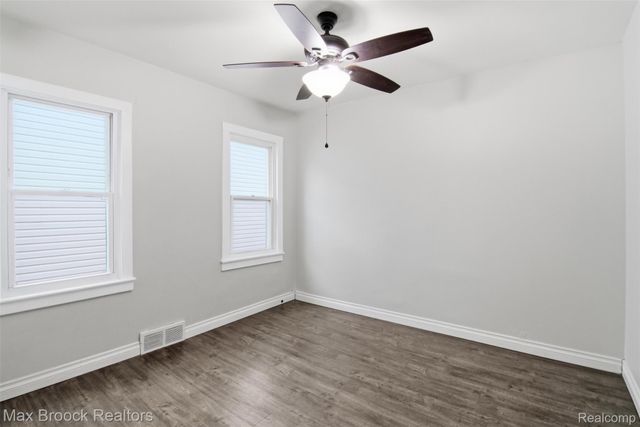 1448 E HARRY Avenue, Hazel Park, MI 48030