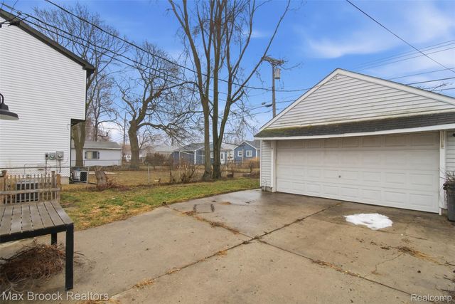 1448 E HARRY Avenue, Hazel Park, MI 48030