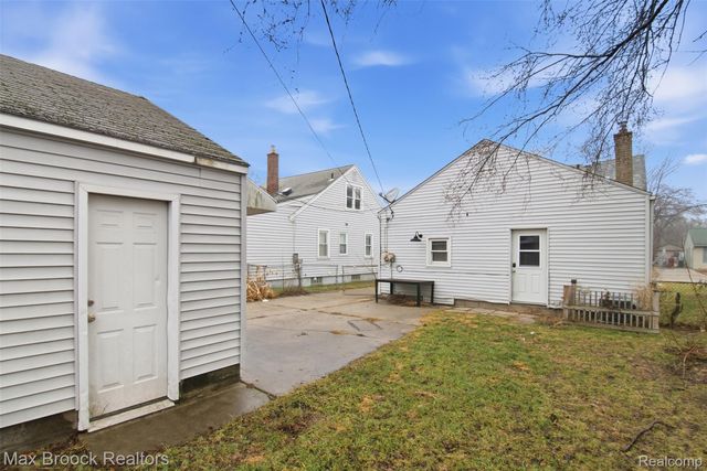 1448 E HARRY Avenue, Hazel Park, MI 48030