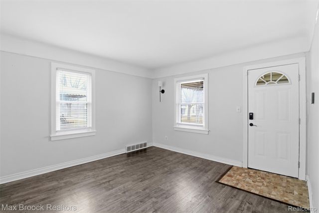 1448 E HARRY Avenue, Hazel Park, MI 48030