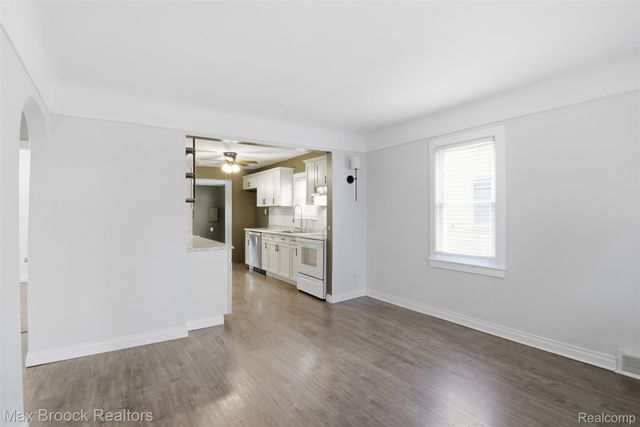 1448 E HARRY Avenue, Hazel Park, MI 48030