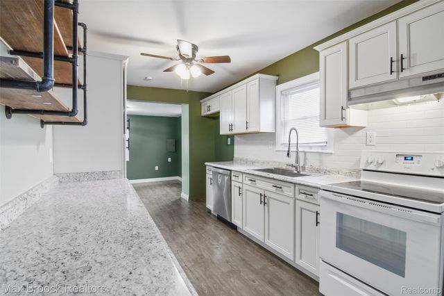 1448 E HARRY Avenue, Hazel Park, MI 48030