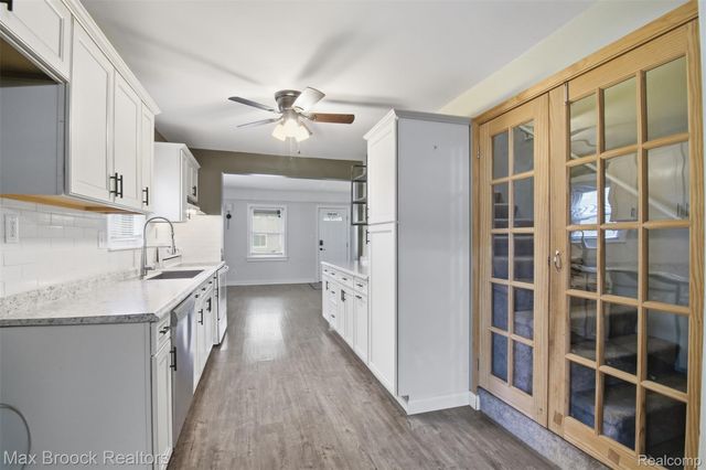 1448 E HARRY Avenue, Hazel Park, MI 48030