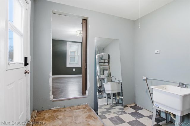 1448 E HARRY Avenue, Hazel Park, MI 48030