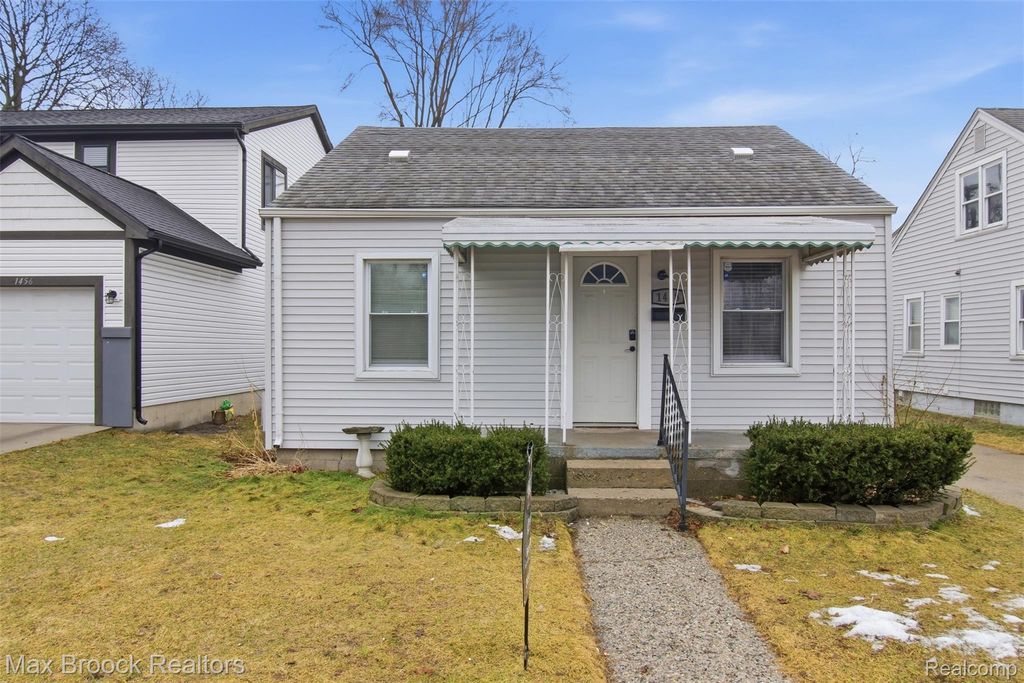 1448 E HARRY Avenue, Hazel Park, MI 48030